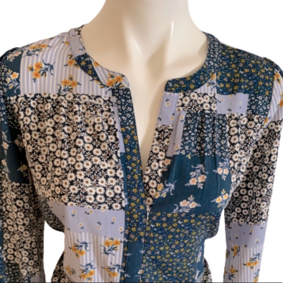 Loft Bohemian Floral Patchwork Pattern Quarter Sleeve V-Neckline Blouse. - Picture 2 of 9
